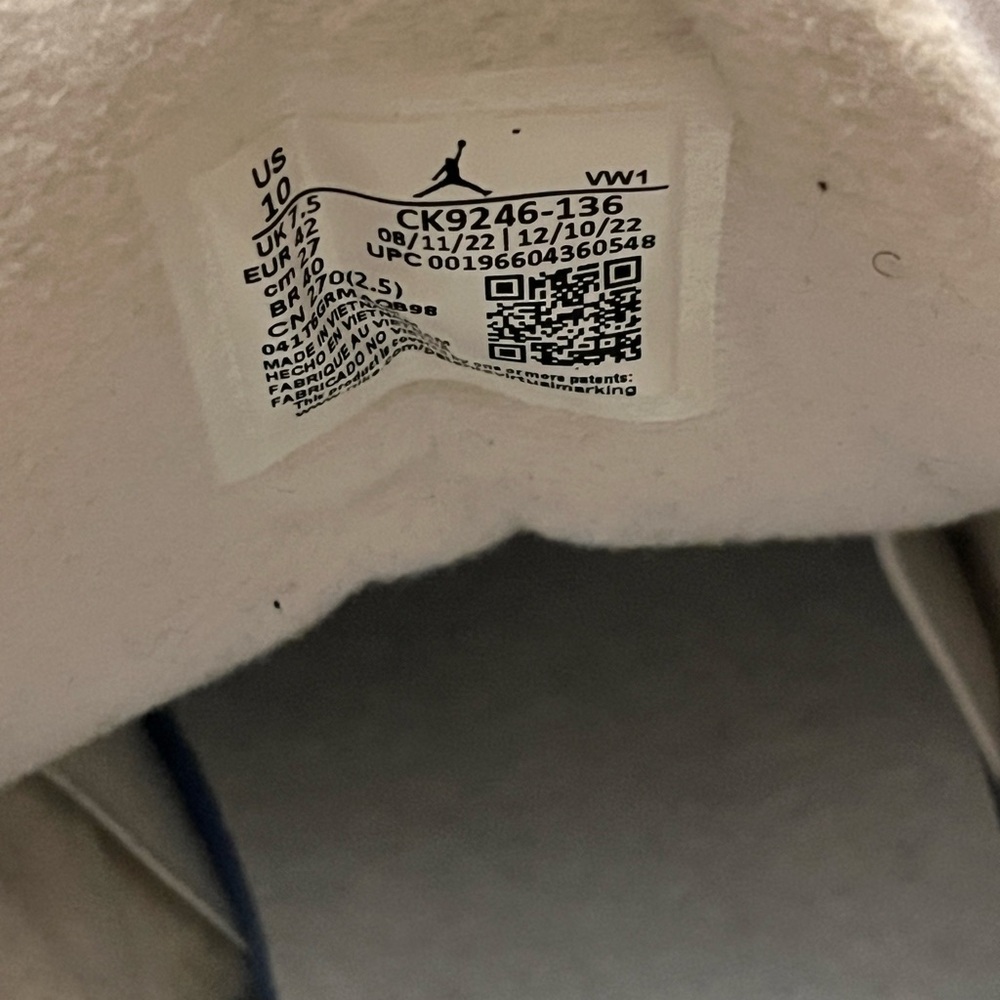 Women's Air Jordan 3 Retro "Lucky Green - Picture 9 of 9